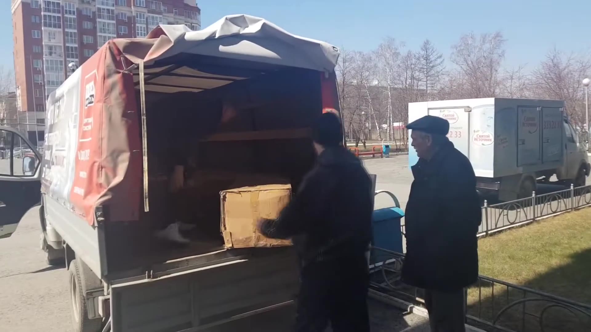 Погрузка дорожек в машину
